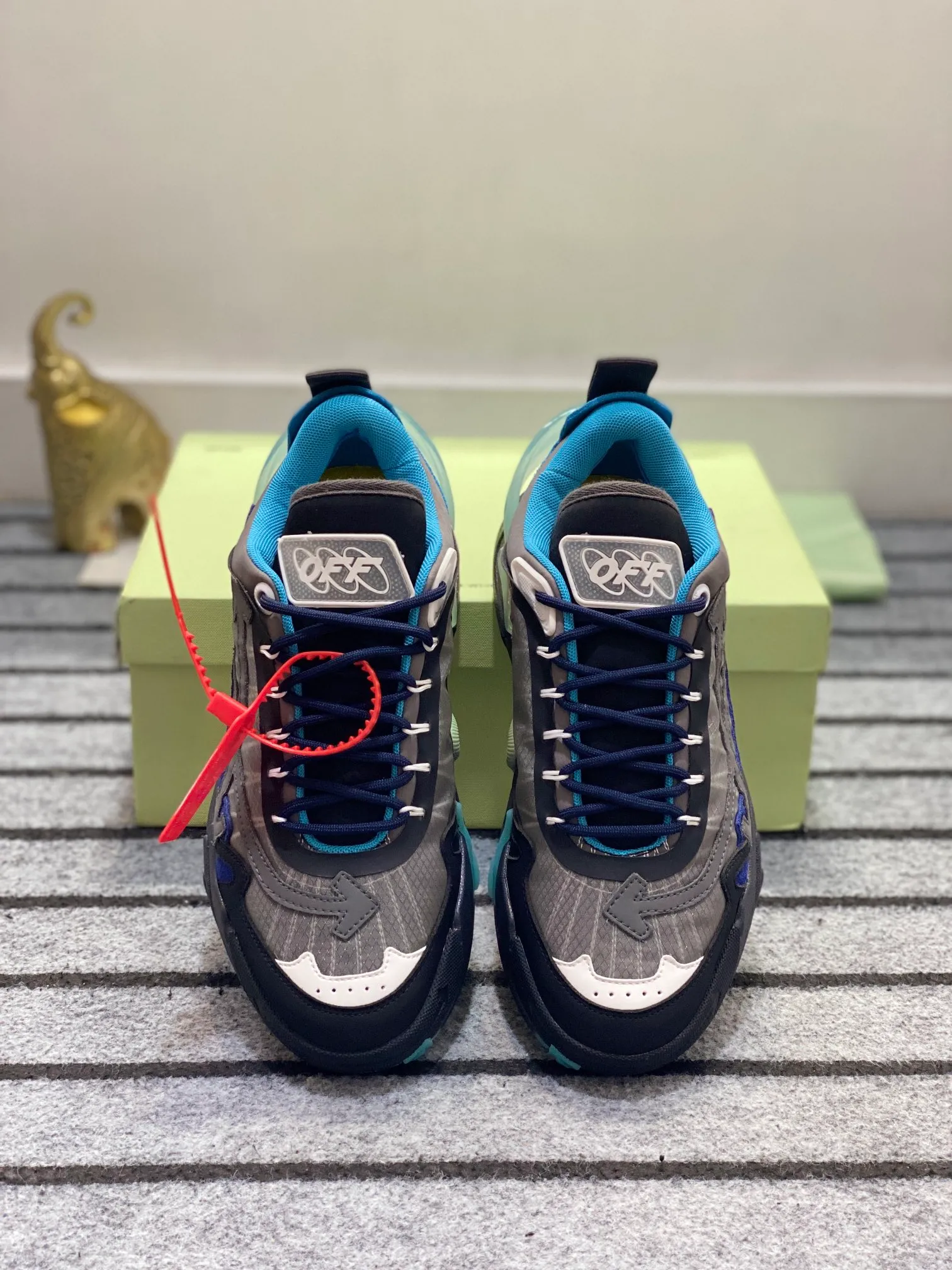 Men's shoes 💰640🌼【New】High-end boutique-OFF-WHITE x Air Jordan】1 The joint shoe design has been highly concerned by everyone. The new shoes are shown in the popular Chicago bull white and yellow LOGO color scheme. The shoe body is made of cowhide stitching and other materials. In addition to the X hidden on the inside of the leather, the oversized Swoosh, OFF-WHITE for Nike, and Air Jordan 1Birth information and the word AIR are displayed on both sides of the shoe, and OFF-WHITE's iconic details can be seen on the TPU sole and insole. You can choose a pair if you like the style. Size: 38-45 (45 customized